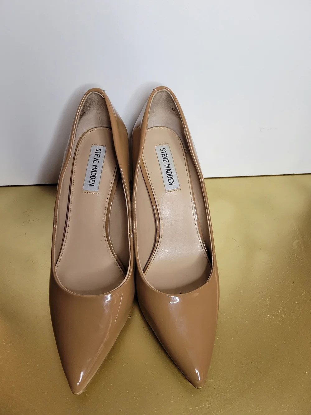 Steve Madden Tan Patent Pointed-Toe Pumps Size 9M